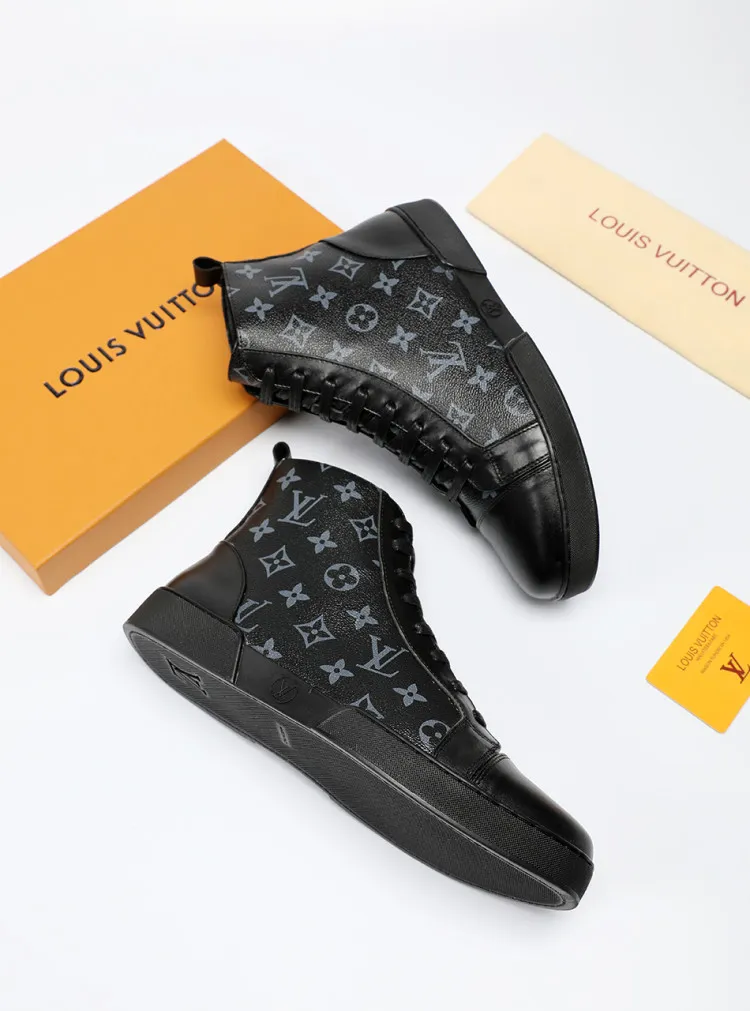 Factory price: 400💰LV official website popular series 🇮🇹🇮🇹1:1 production, selected high-end imported cowhide, sheepskin padding inside sheepskin, paired with Louis Vuitton Monogram Ecli men's shoes 💰se canvas and pure black rubber soles, the ultimate simple design, the perfect interpretation of the latest inspiration for shoes, the integration of classics and fashion, 🔍🔍high quality, worthy of your possession. The bottom car line will never be unglued. Sellers are welcome to sell as shown in the picture above. We can send one piece on behalf of you. The code number is 38-44 (45 codes can be customized)